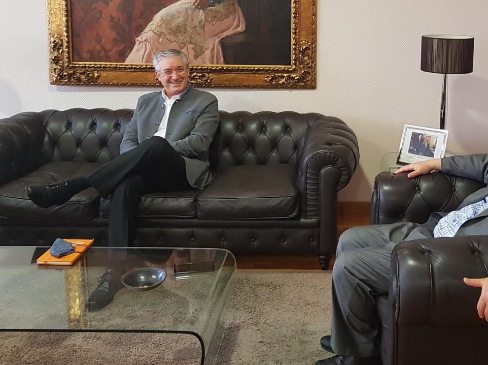 El Gobierno de Aragón y Cámara de Comercio apuestan por revertir la brecha digital entre los menores de familias más vulnerables