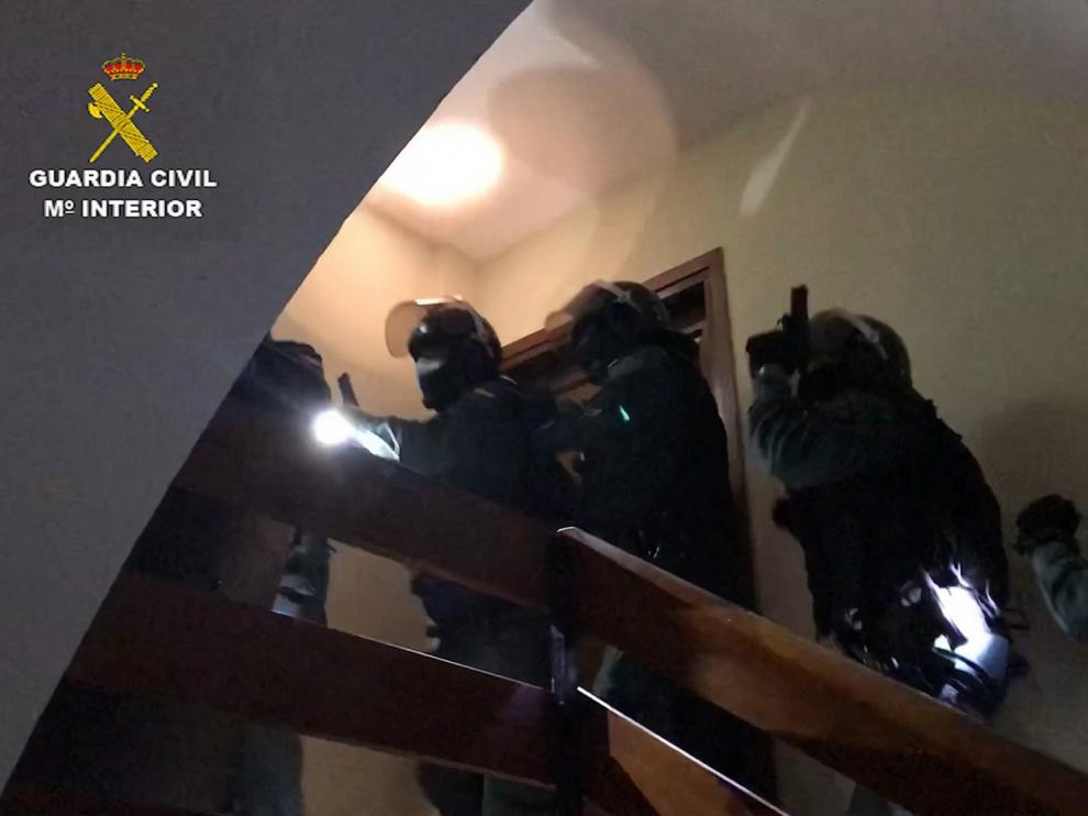 Desarticulado un punto de venta de droga y servicios de prostitución en un piso de Monzón