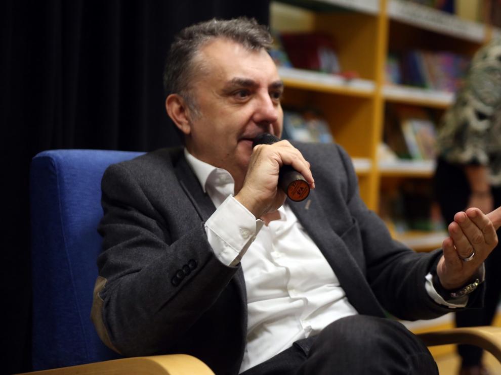 Manuel Vilas protagoniza este martes un encuentro literario digital