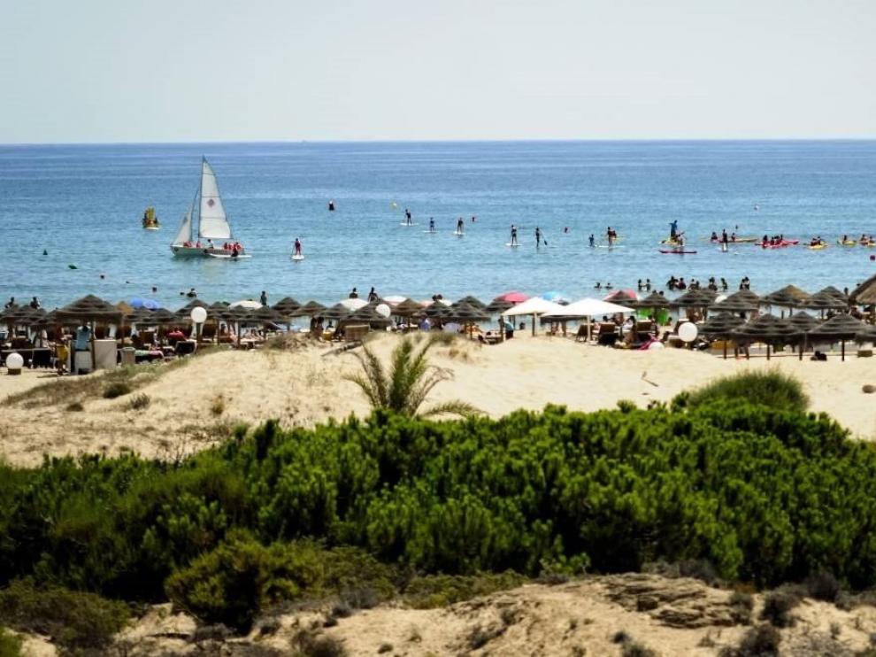 España lucirá 688 'Banderas Azules' este verano, 589 en playas, y mantiene su liderazgo mundial