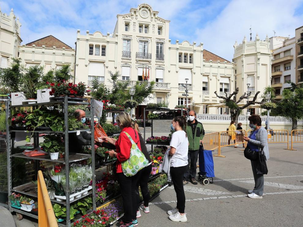 Los mercados Agroecológico y de Flores de Huesca reciben a más de 1.300 personas