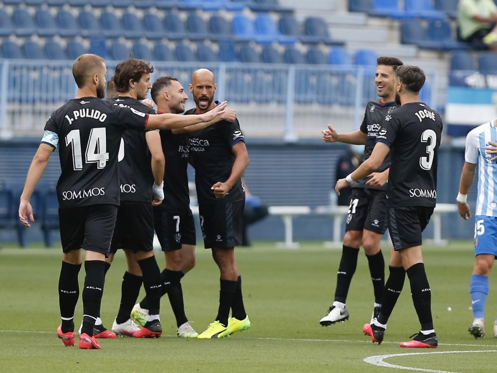 El Huesca gana en Málaga y reafirma su candidatura al ascenso (1-3)
