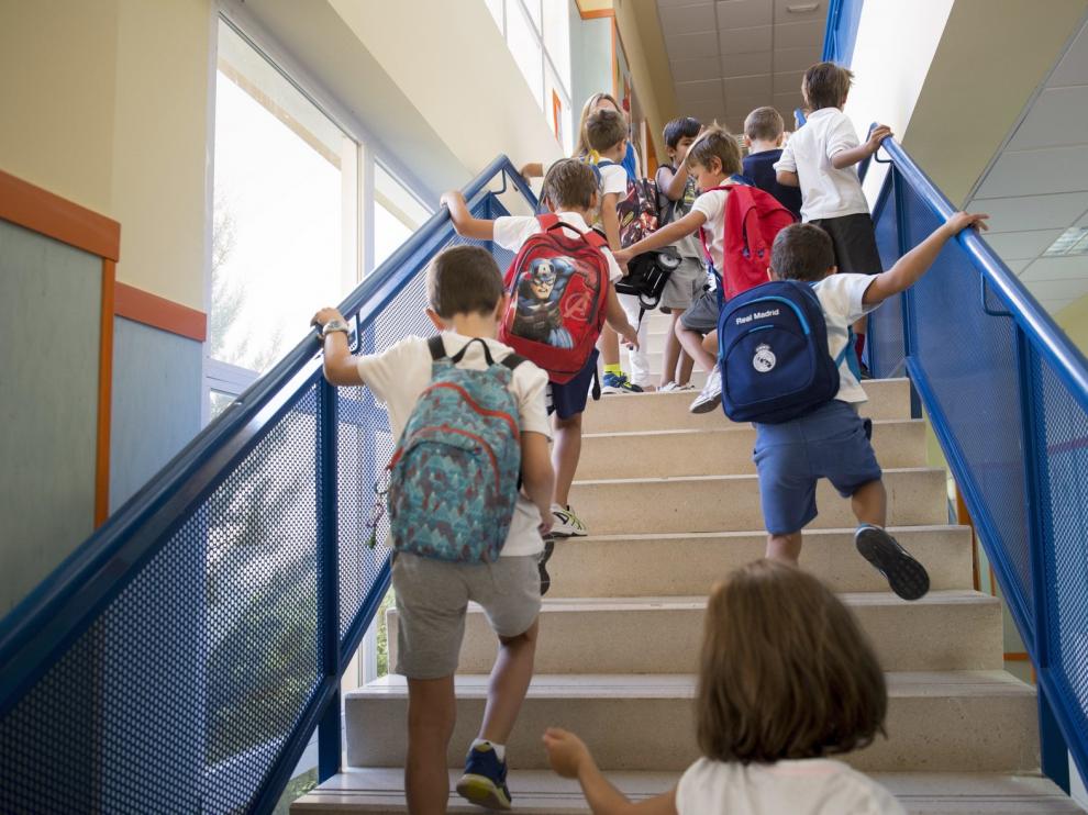 Celaá insiste en la distancia de 1,5 m en colegios pese a las críticas de algunas comunidades