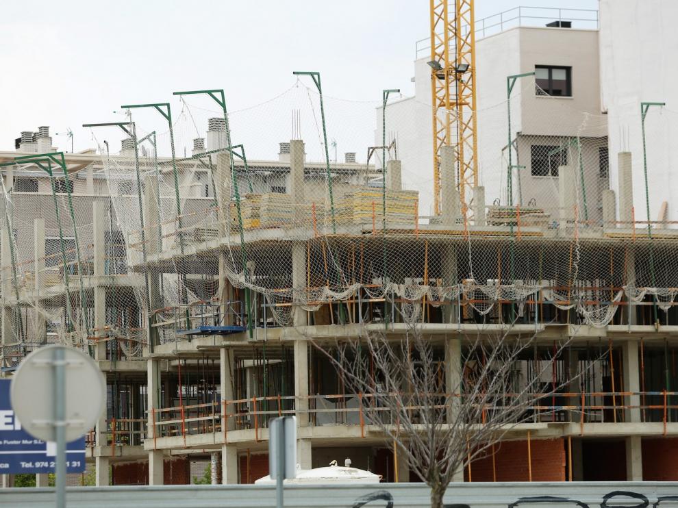 Servicios y construcción, los sectores de más subida del paro