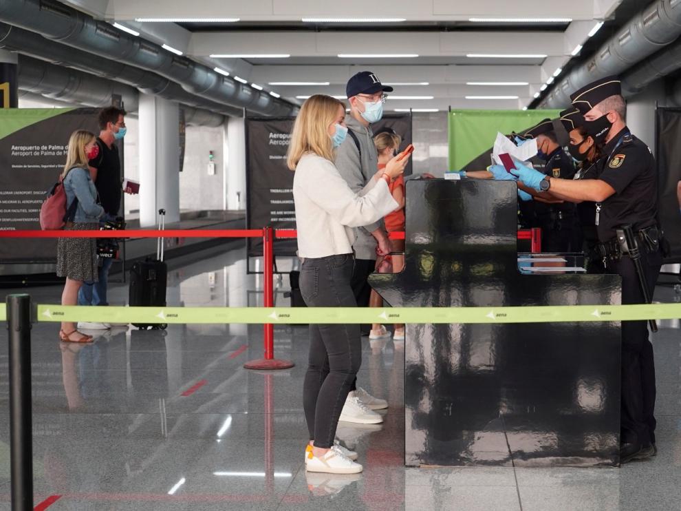 Los primeros turistas que visitan España en tres meses se sienten seguros