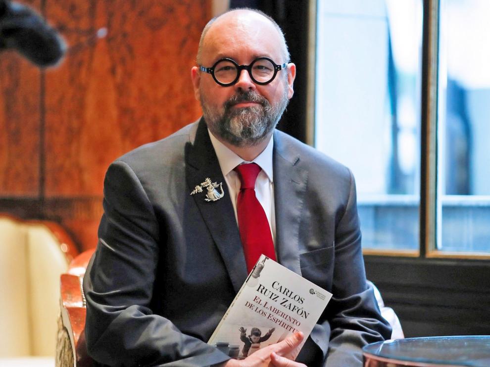 El escritor Carlos Ruiz Zafón muere a los 55 años en Los Ángeles