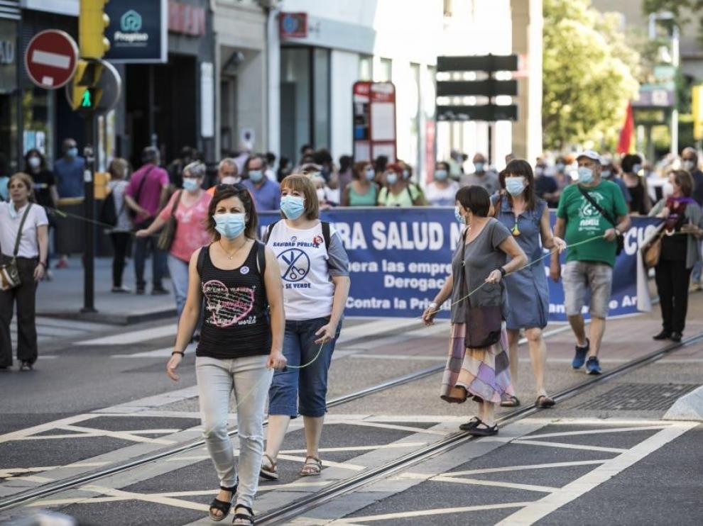 Varios colectivos salen a la calle en defensa de la sanidad pública