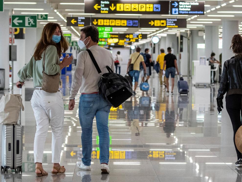Los aeropuertos españoles comienzan a recibir a los primeros visitantes