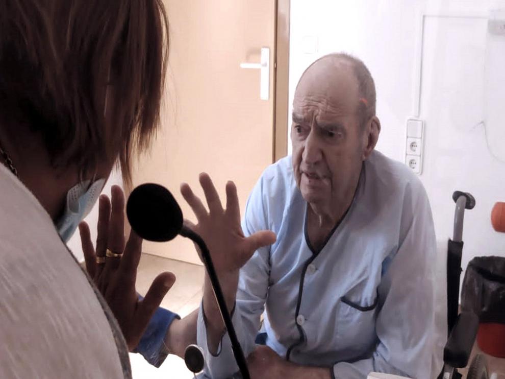 Primeras visitas a través de metacrilato en la residencia de Sariñena