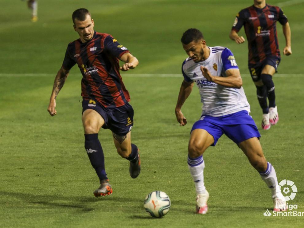 El Zaragoza remonta en Almendralejo y se coloca como colíder de la liga