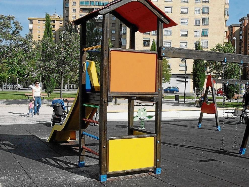 El ayuntamiento de Huesca trabaja en la desinfección de los parques infantiles de manera progresiva