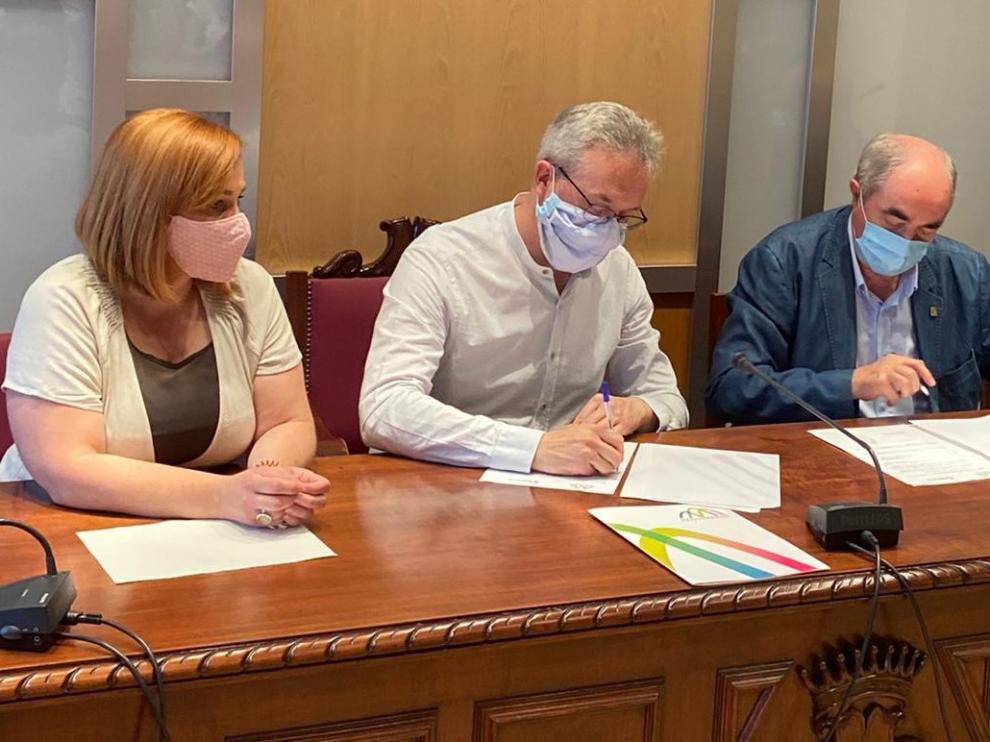 El Ayuntamiento de Jaca aporta 12.600 euros para la digitalización de quince comercios