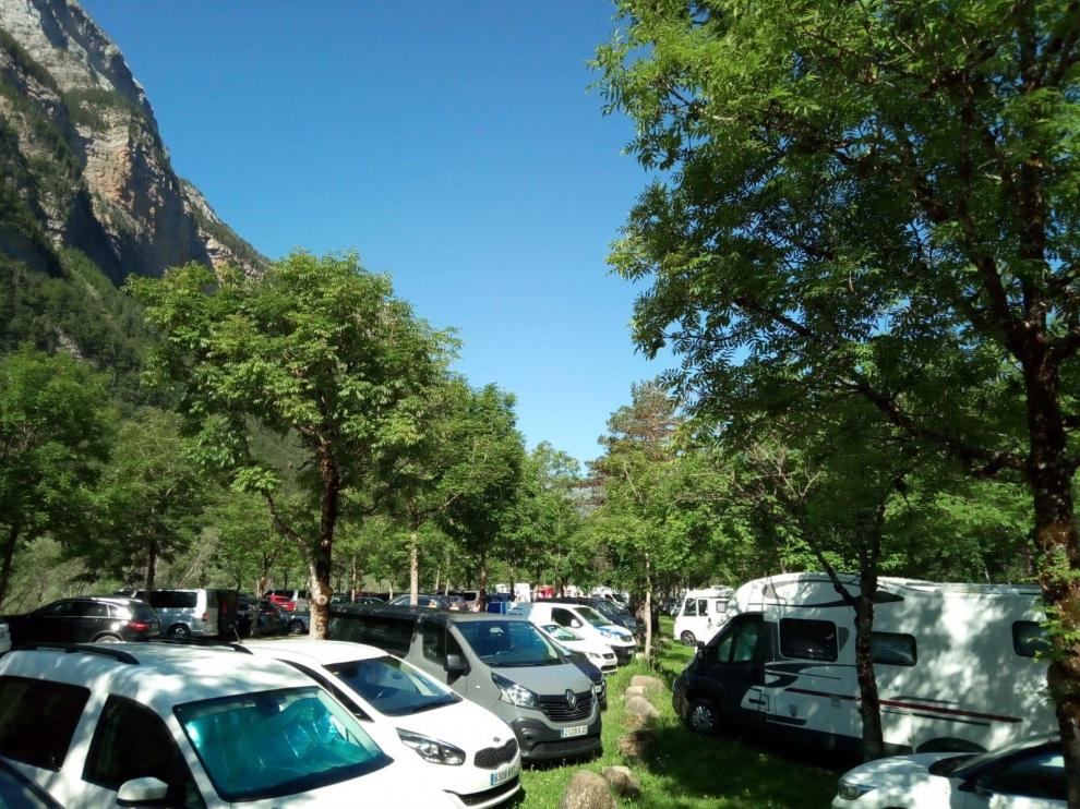 El acceso a la pradera de Ordesa por Torla cuelga el cartel de completo
