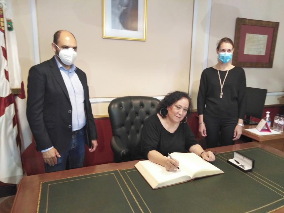 Inés Plana: "Es un honor firmar aquí y me lo llevo prendido en el alma para toda mi vida"