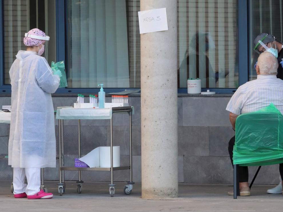 Pilar Albás, coordinadora de enfermería en Fraga: "Los rastreadores tiran del hilo y realizan una labor muy ardua"