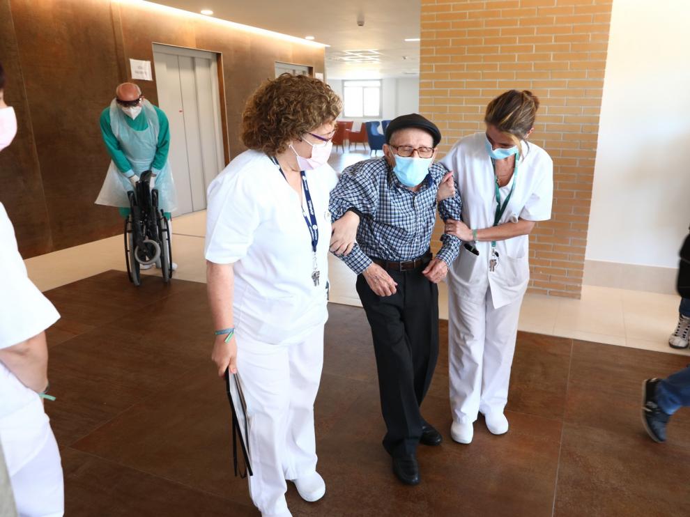 Eugenio, el último paciente de los centros covid en recibir el alta