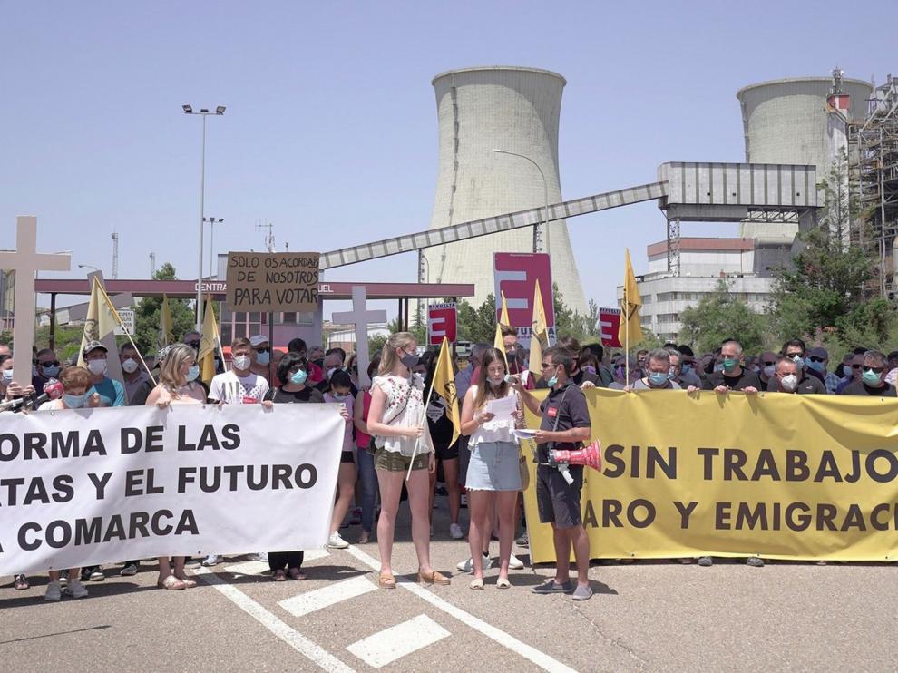 Indignación de trabajadores y vecinos por el cierre en Andorra