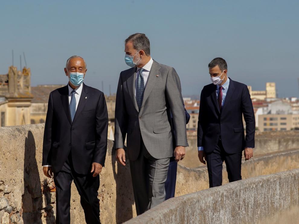 El rey, Sánchez y sus homólogos lusos simbolizan la reapertura de fronteras