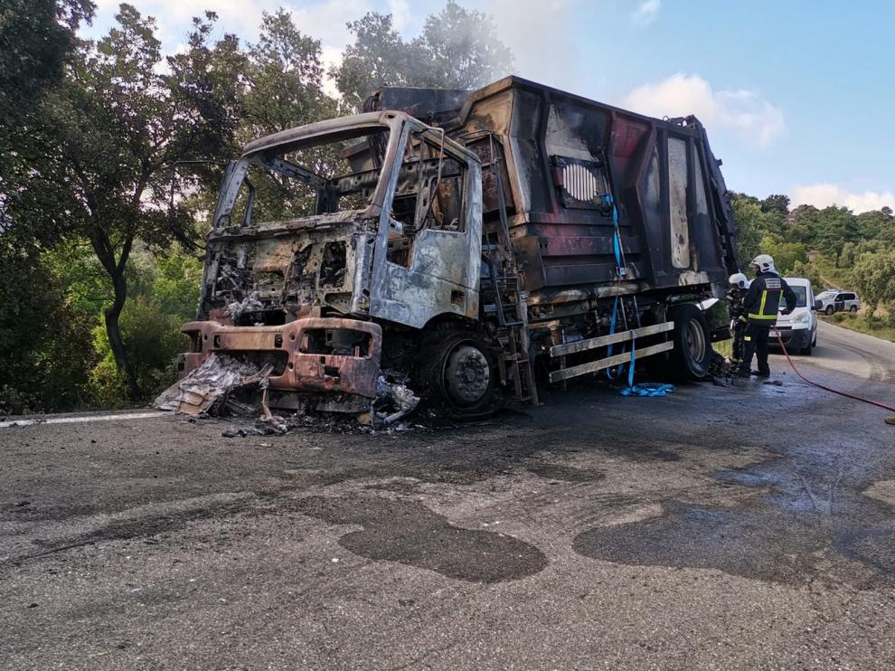 Arde un camión de recogida de cartón entre Rodellar y Bierge