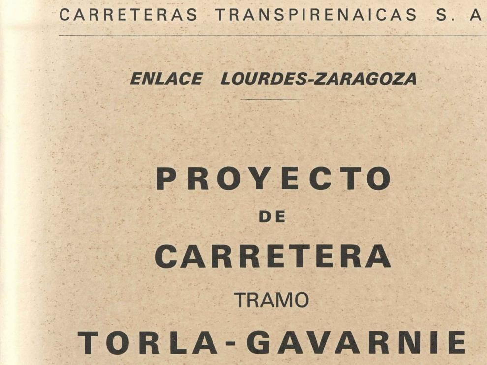 La familia Turmo-Candial hace entrega de quince libros a la Biblioteca del IEA
