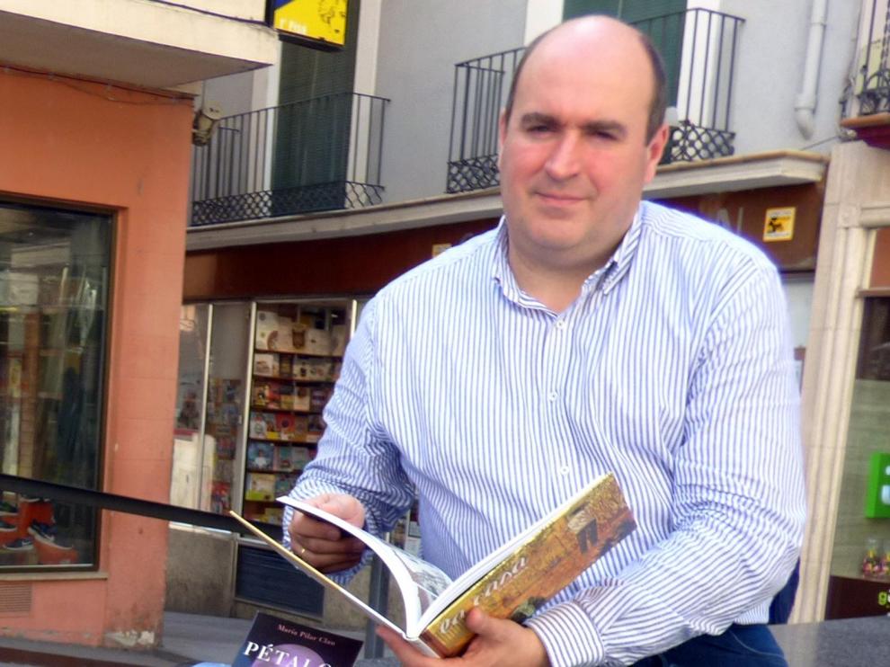 Víctor Castillón: "El premio es por la confianza y fidelidad de clientes y lectores"