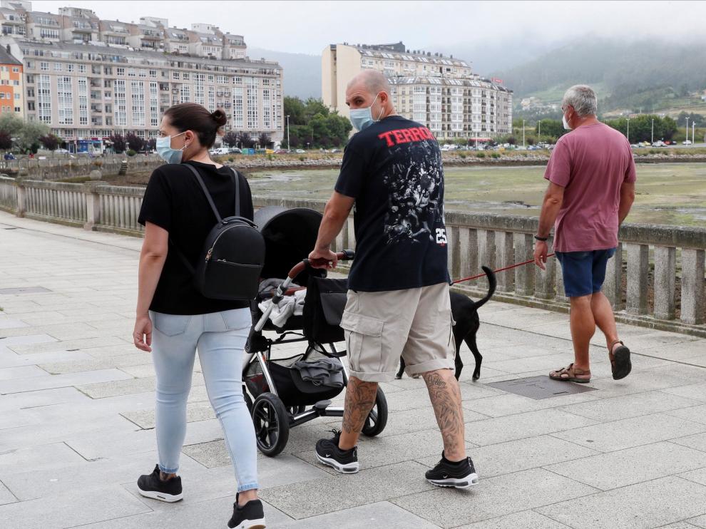 Un rebrote en Lugo aísla a 70.000 habitantes de una comarca y cierra los accesos a la playa