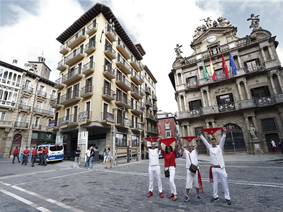 El alcalde de Pamplona insiste en la "prudencia" para no celebrar los Sanfermines y llama a esperar a 2021