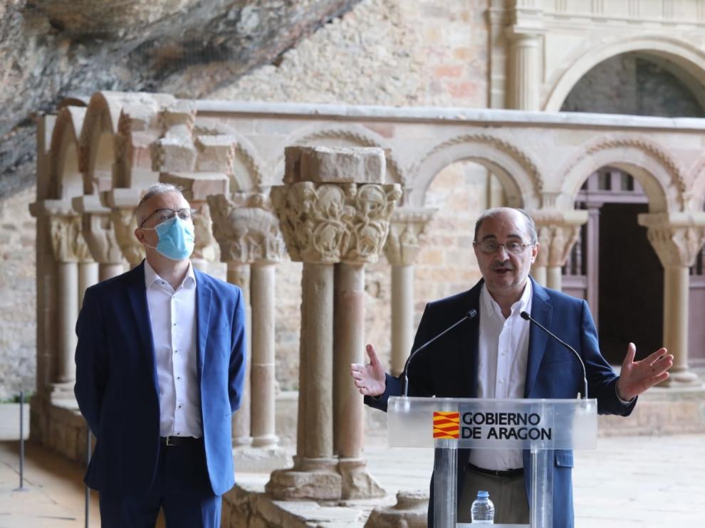 Los jaqueses reciben con aplausos a los reyes de España y Lambán les agradece su visita para relanzar el sector turístico