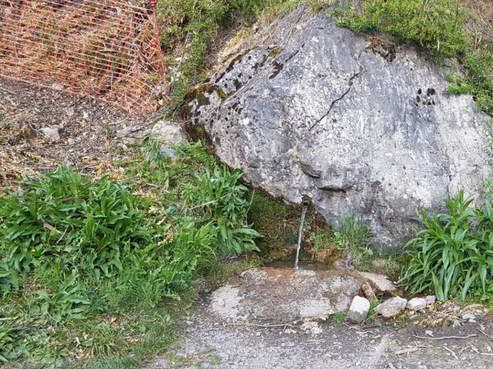 CHA pide que se reponga la fuente del Poste, afectada por las obras de la N-260 entre Campo y Congosto de Ventamillo