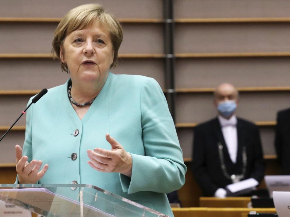 Merkel dice que la solidaridad europea es una inversión