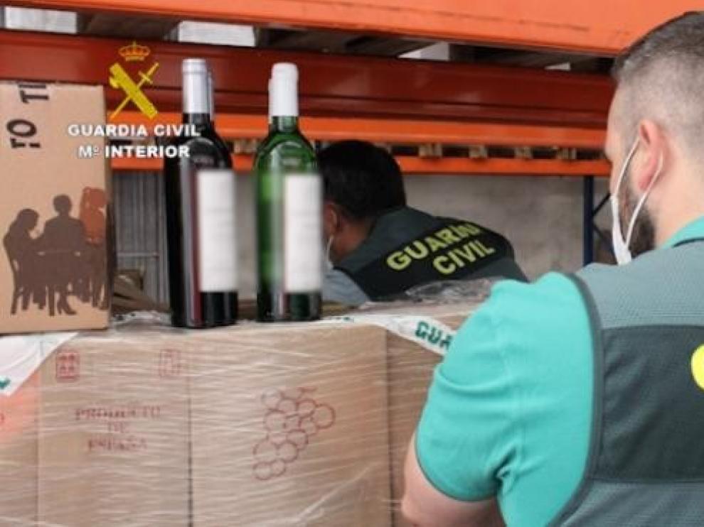Nueve detenidos y dos investigados por revender botellas de vino con el timo del nazareno