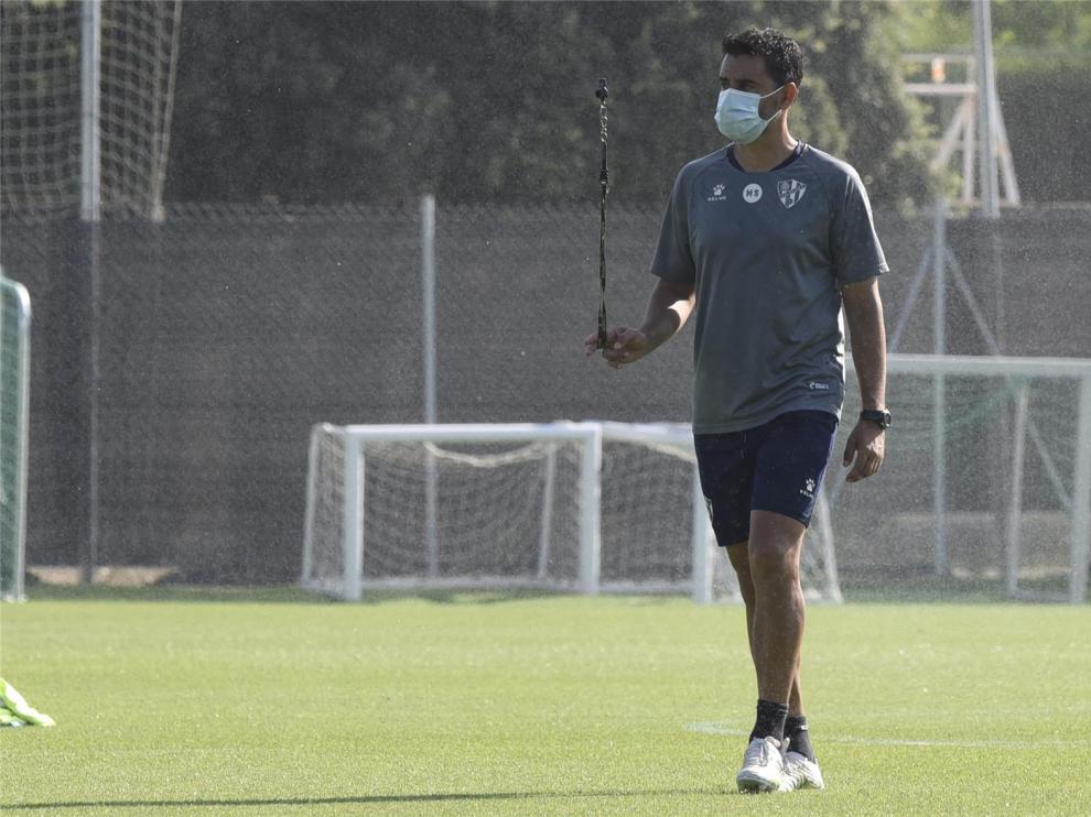 Míchel: "Si ganamos seguiremos dependiendo de nosotros a falta de dos jornadas"
