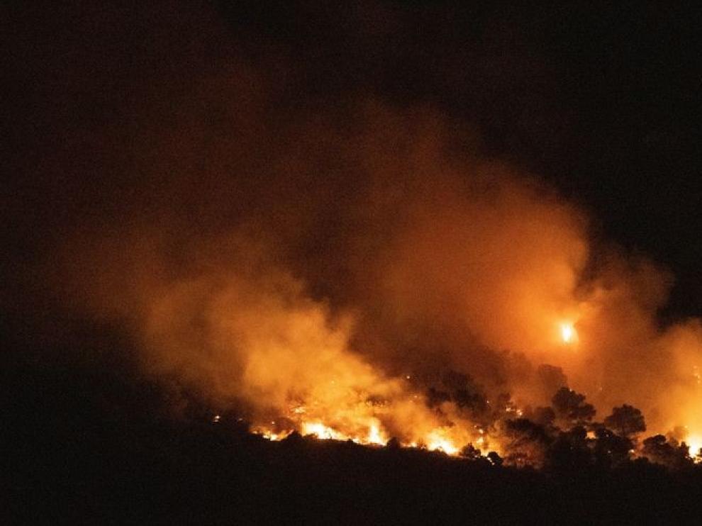 Continúan trabajos por controlar incendio Quesada, activo desde el miércoles