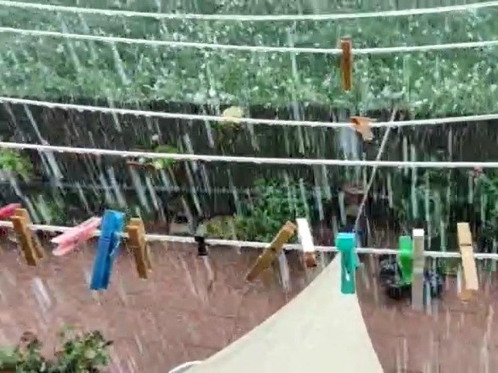 Una tormenta de agua y granizo descarga con virulencia sobre Torla y Fiscal