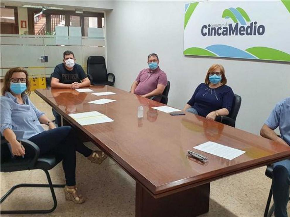 Albalate de Cinca confina a dos temporeros en los vestuarios de su campo de fútbol