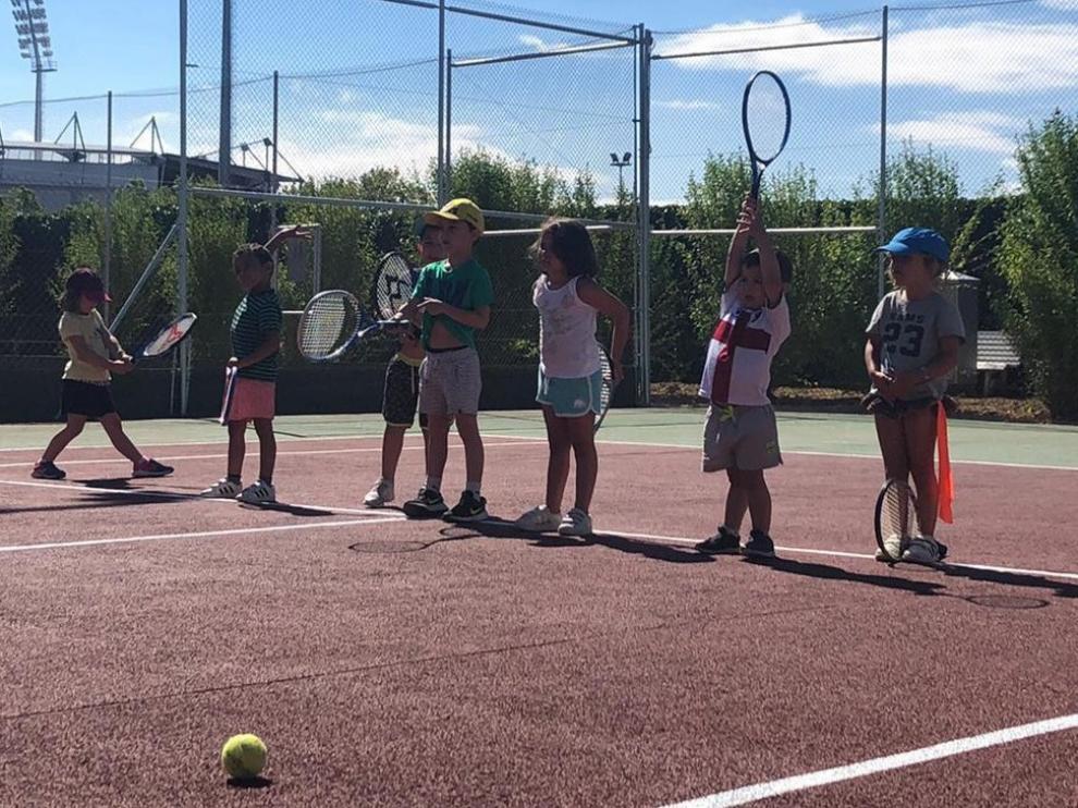 Los clubes de tenis de Huesca recuperan la actividad