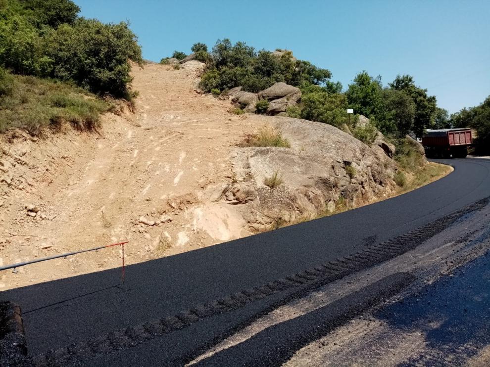 Finalizan las obras en la carretera entre Azlor y Abiego