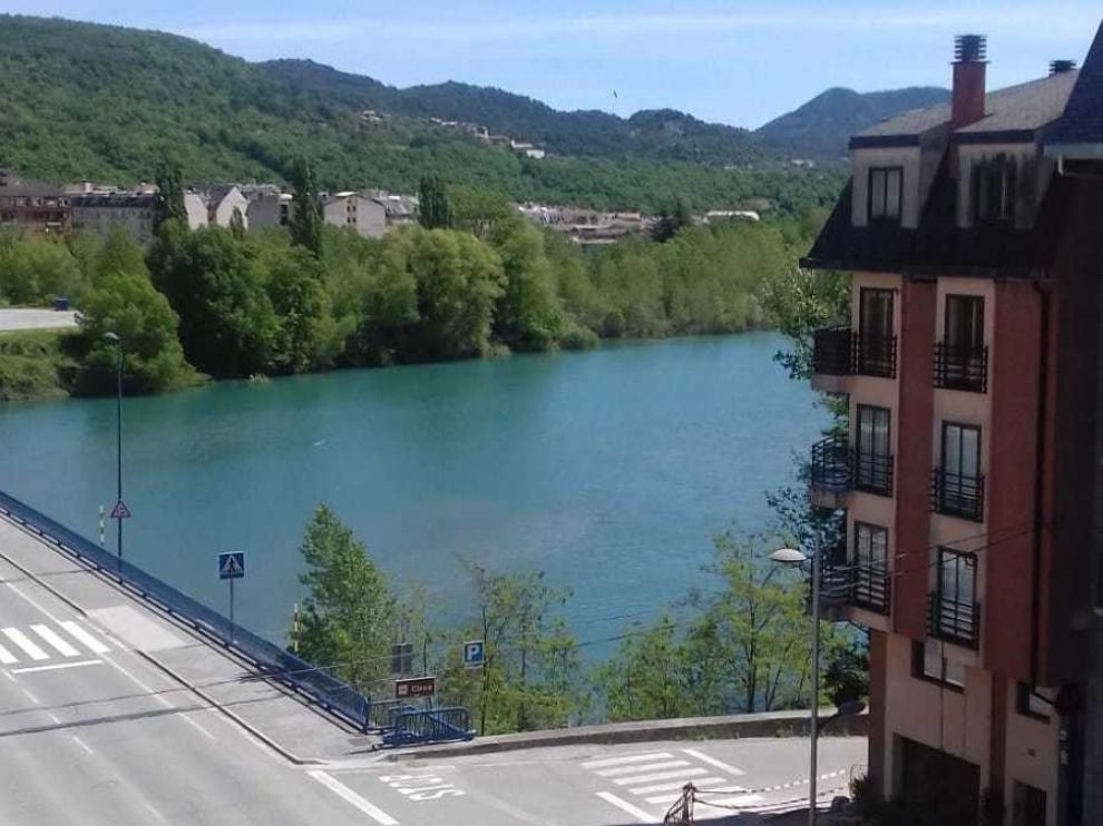 Aínsa intensifica las labores de limpieza para garantizar la seguridad de visitantes y vecinos