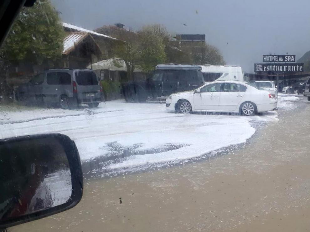 Fuerte tormenta de granizo en las zonas de Labuerda, El Pueyo de Araguás, Aínsa y Boltaña