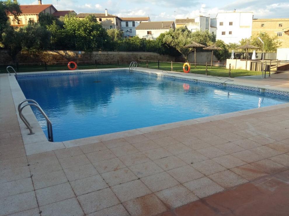 Azlor reabre este viernes sus piscinas tras dar negativo el test realizado al encargado