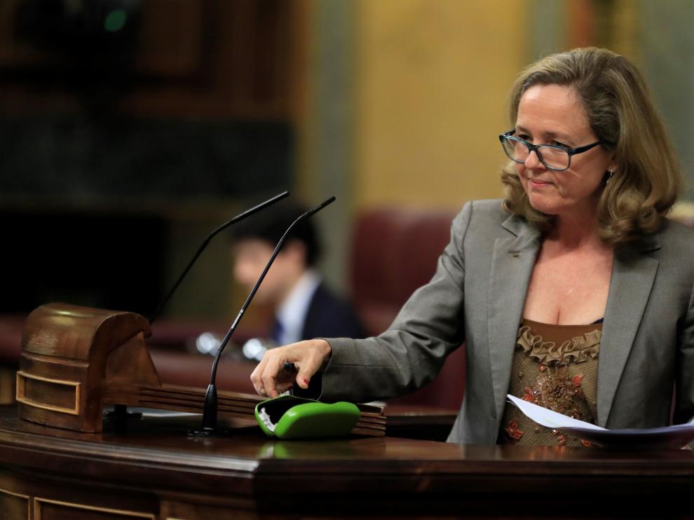 Calviño cifra en un 5% del PIB la respuesta del Gobierno a la crisis y en un 15% las medidas de liquidez