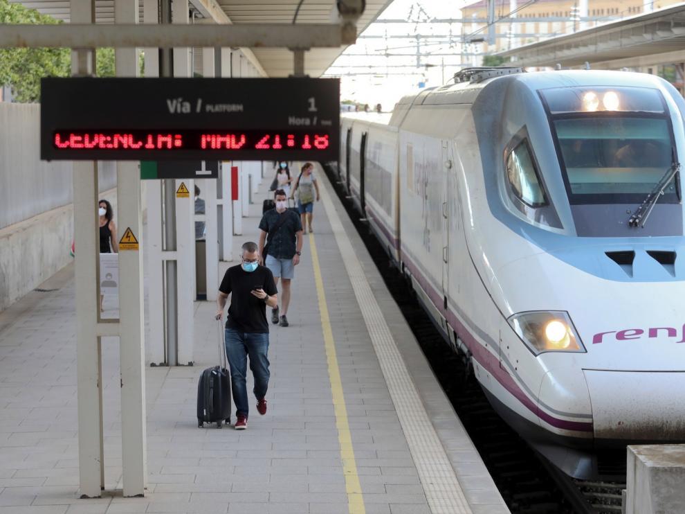 El AVE regresa por fin a Huesca tras cuatro meses sin servicio