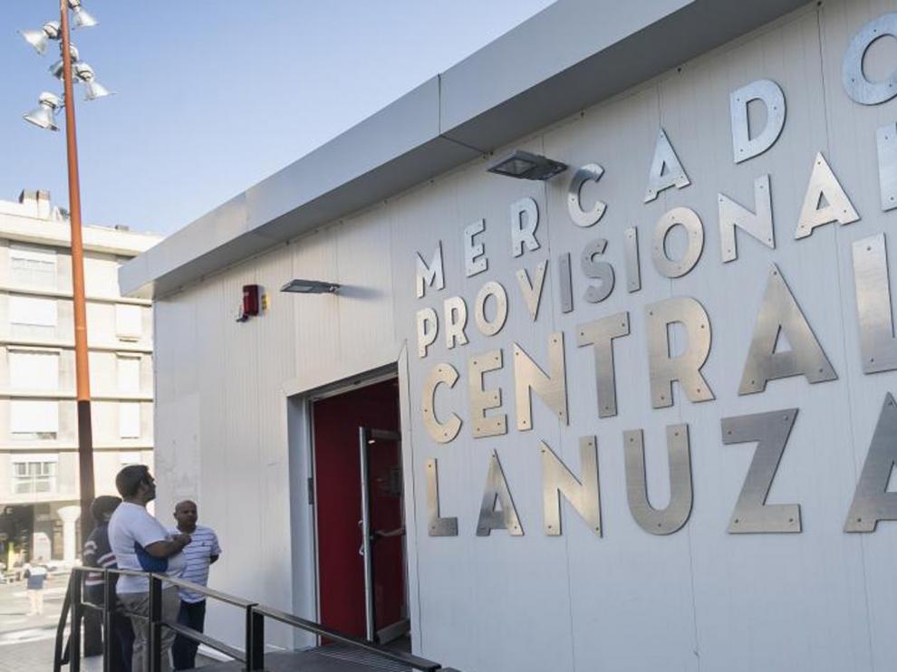 Desmontan el mercado central provisional de Zaragoza