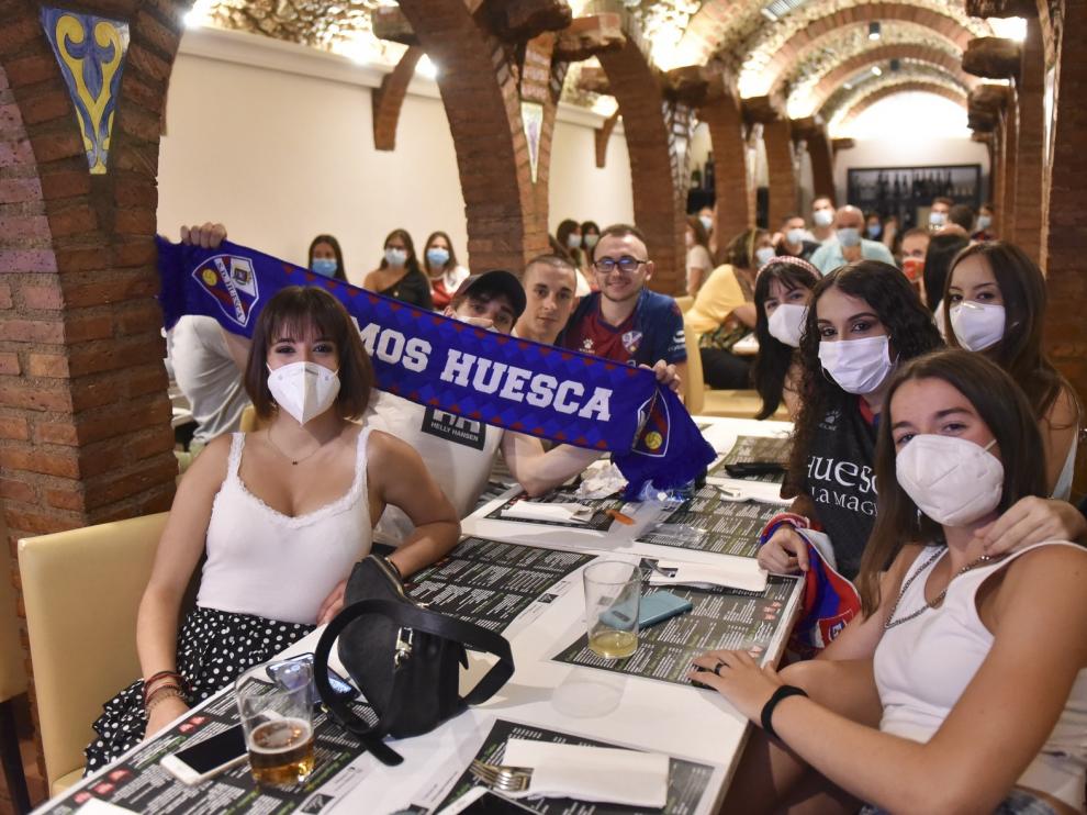 Emociones contenidas en una noche de triunfo