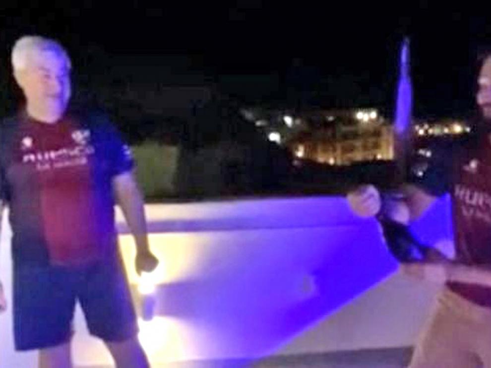 La celebración de la victoria del Huesca llega hasta Malta