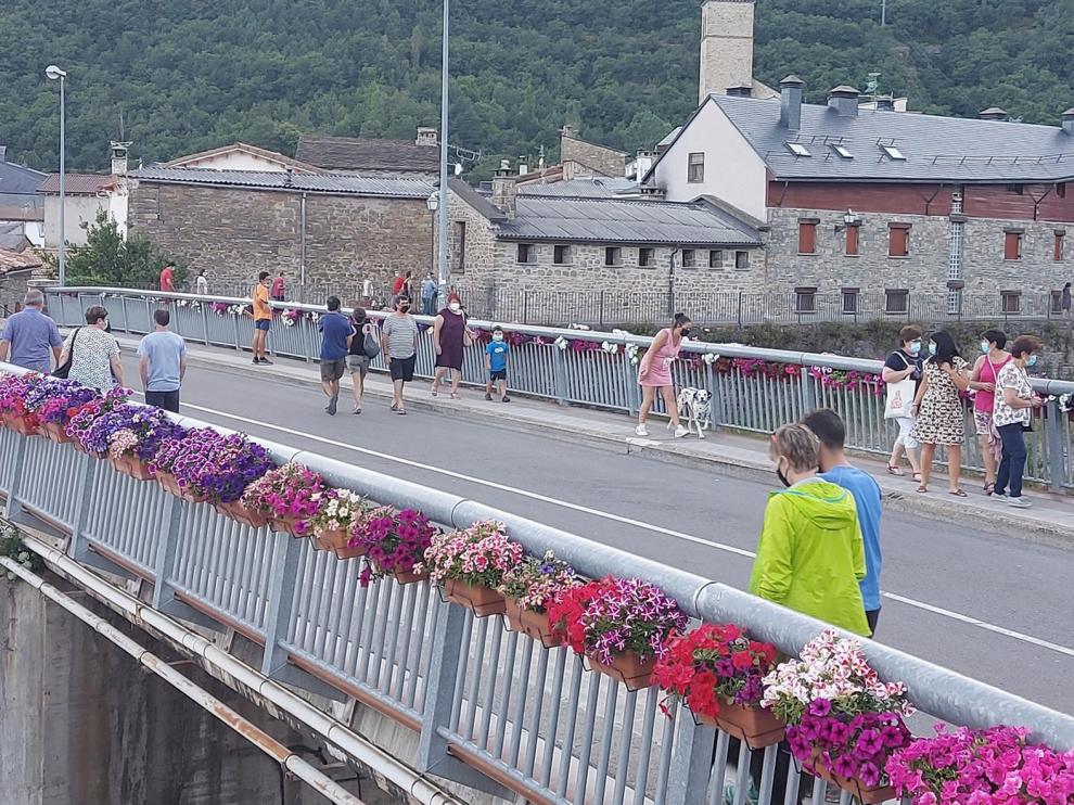 El turista zaragozano acude a las segundas residencias del Pirineo