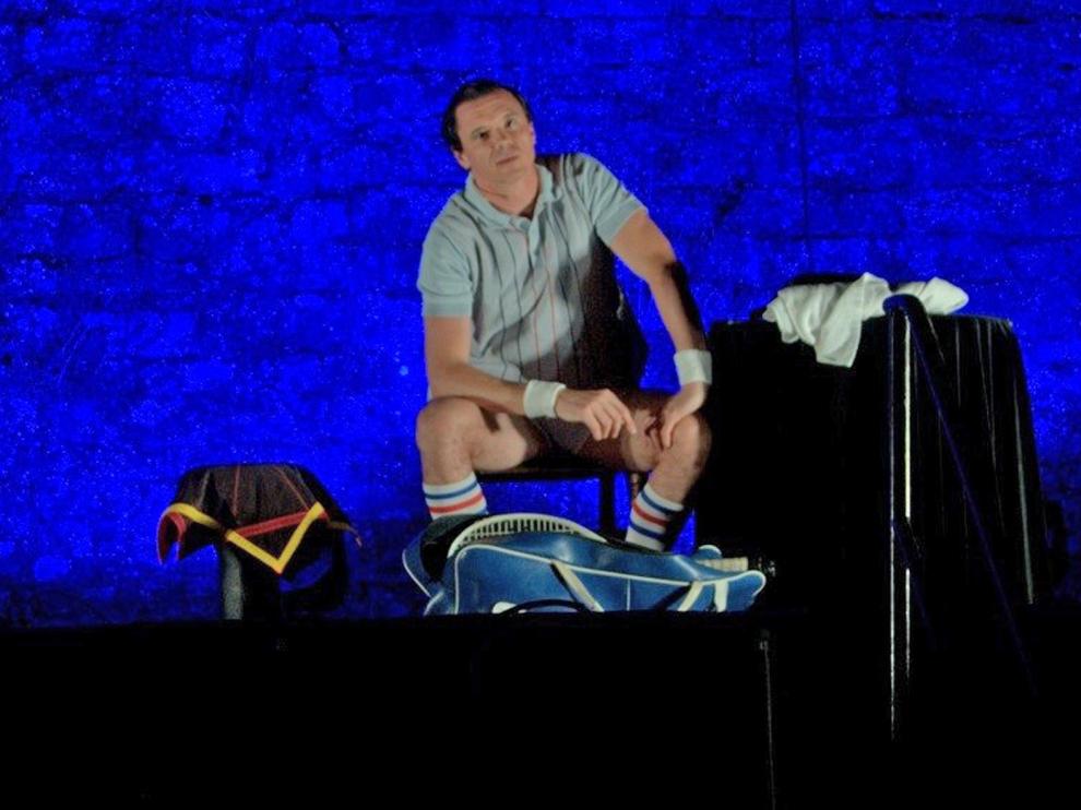 Rafa Maza hace reír al público del Festival Castillo de Aínsa