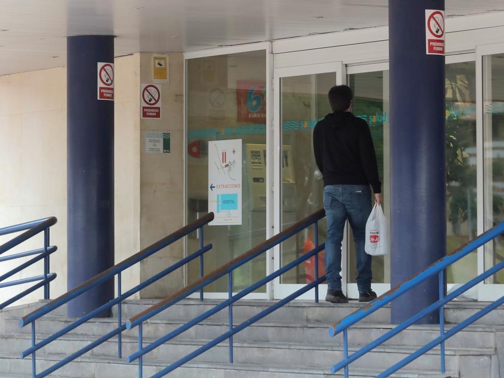 Aumentan las hospitalizaciones pero bajan los ingresados en UCI