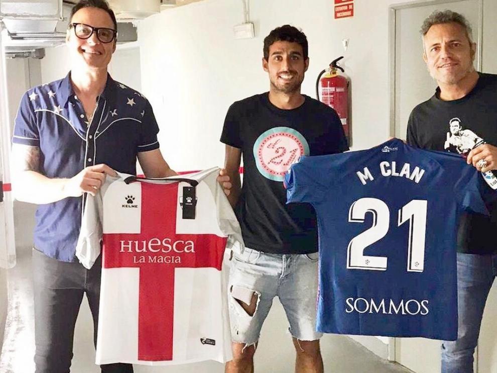 M Clan presume de camisetas del Huesca