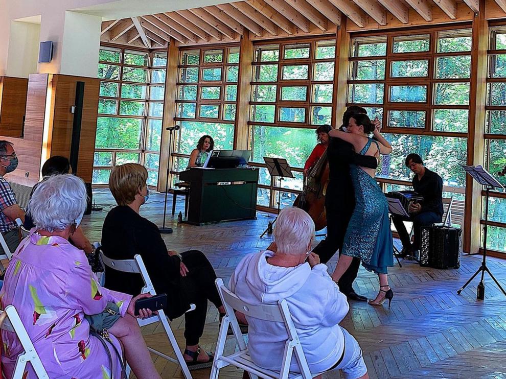 Iberotango anima "Tocando el Cielo" del balneario de Panticosa